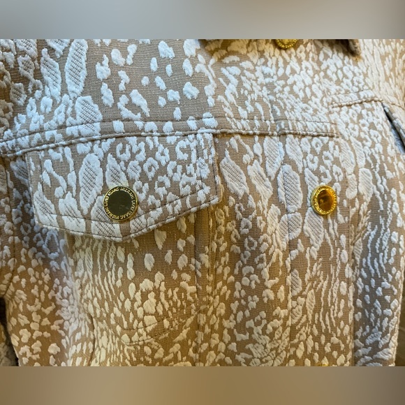 ISSAC MIZRAHI  ~ Animal Print Snap Front Jacket Tan w/White Print - Picture 3 of 9